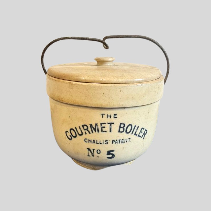 Antique kitchenware is one of the best Christmas gift ideas for your mum or wife in 2025